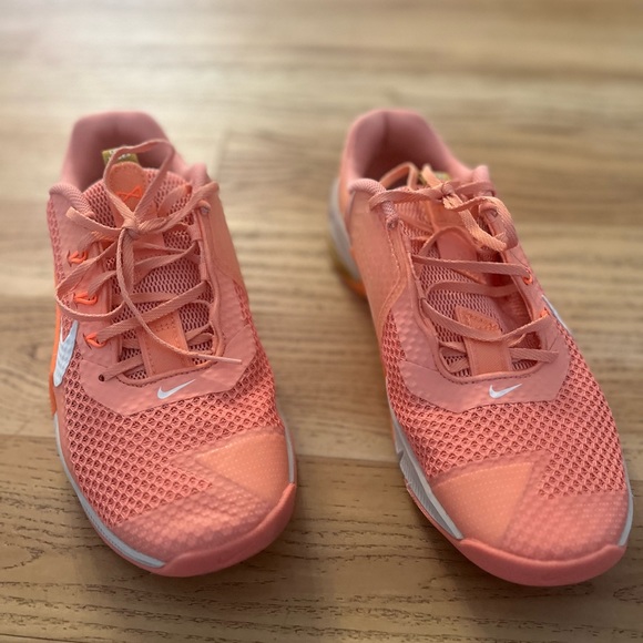 Nike Metcon 7 Crimson Bliss 2022 - Women size 9.5 - Picture 3 of 4